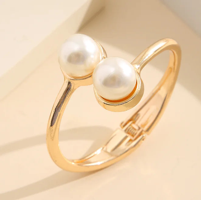 Stylish Retro Minimalist Pearl Alloy Bracelet for Women