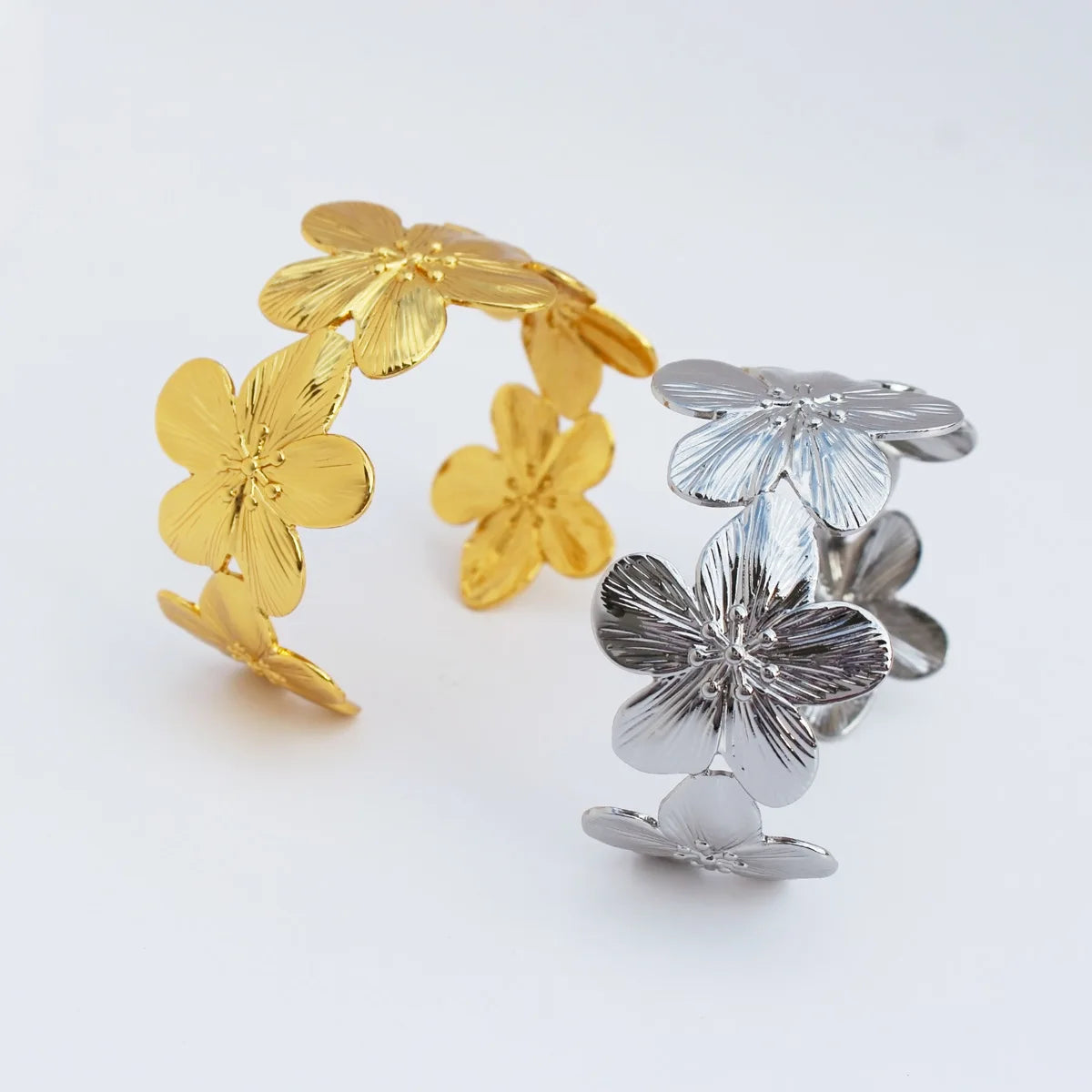 1PC Women's Fashion Trendy Waterproof Stainless Steel Flower Bracelet