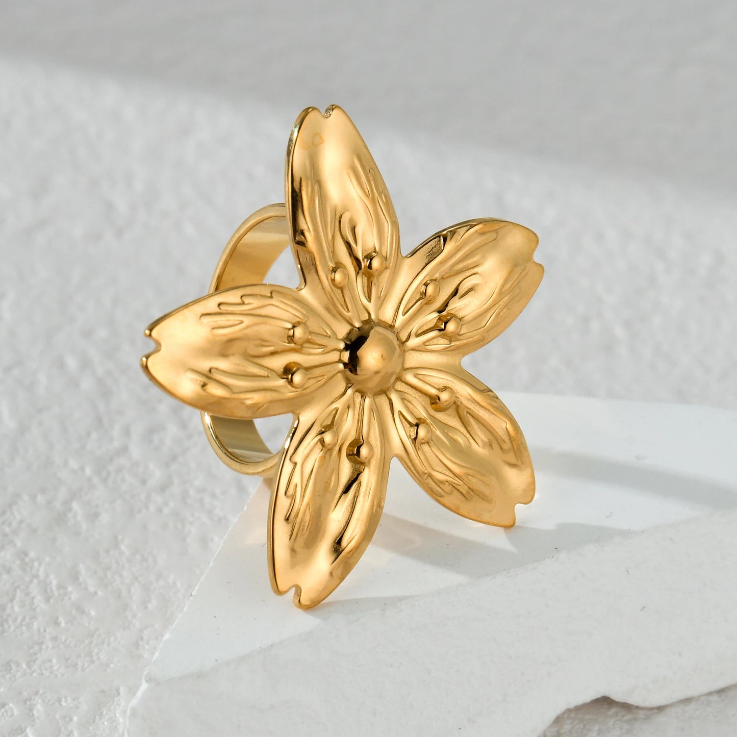 2024New Trendy 18K Gold-plated Flowers Ring For Women Stylish Vintage