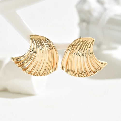 Classic C-shaped Small Flower Conch Stud Earrings Gold Color Chic