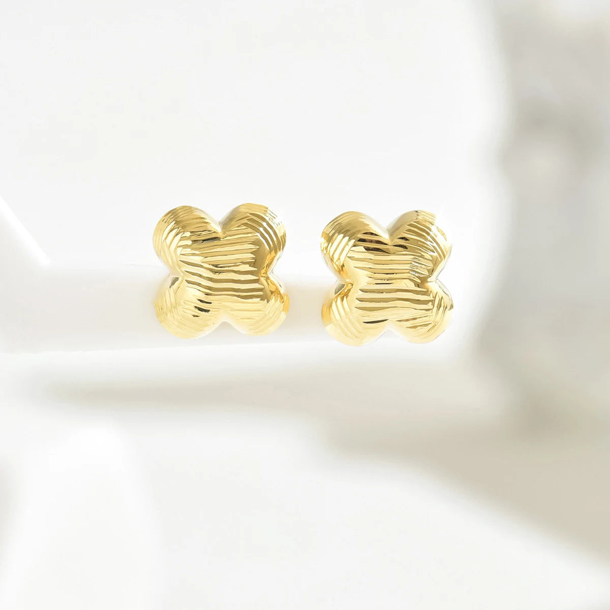 Classic C-shaped Small Flower Conch Stud Earrings Gold Color Chic