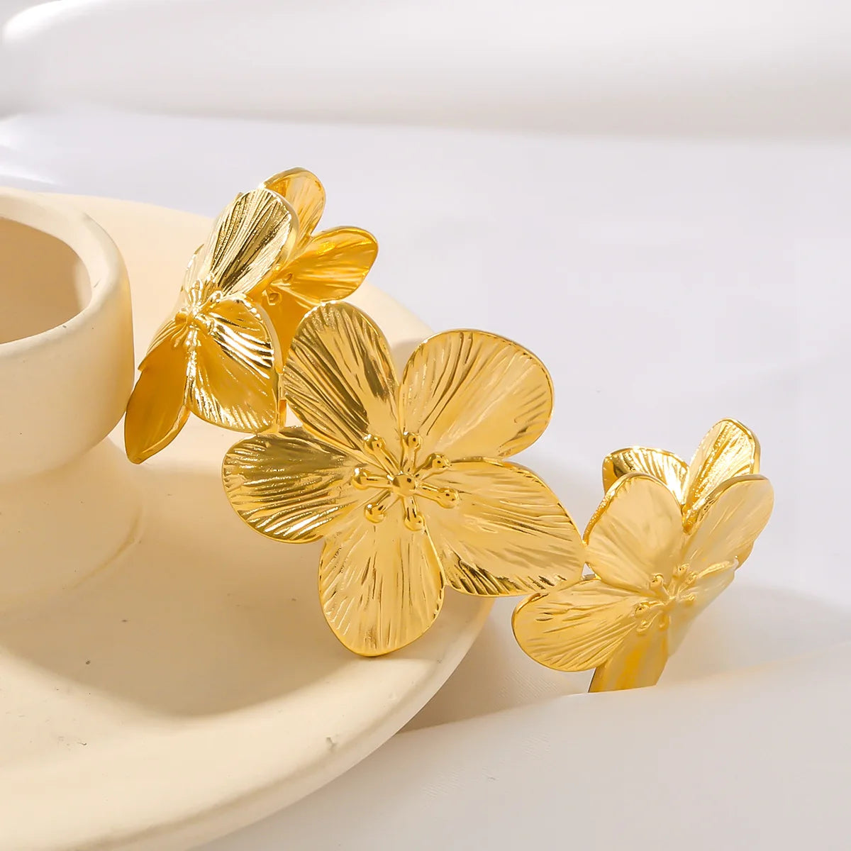 1PC Women's Fashion Trendy Waterproof Stainless Steel Flower Bracelet