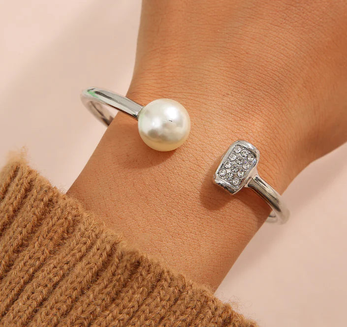 Stylish Retro Minimalist Pearl Alloy Bracelet for Women