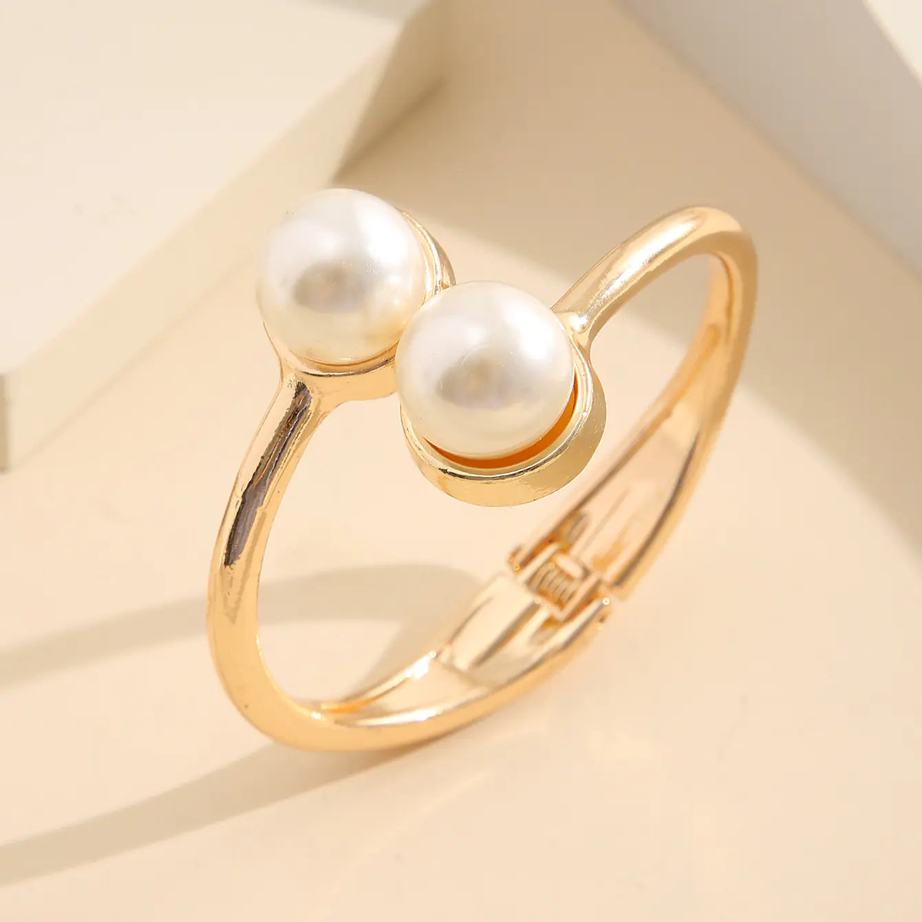 Stylish Retro Minimalist Pearl Alloy Bracelet for Women