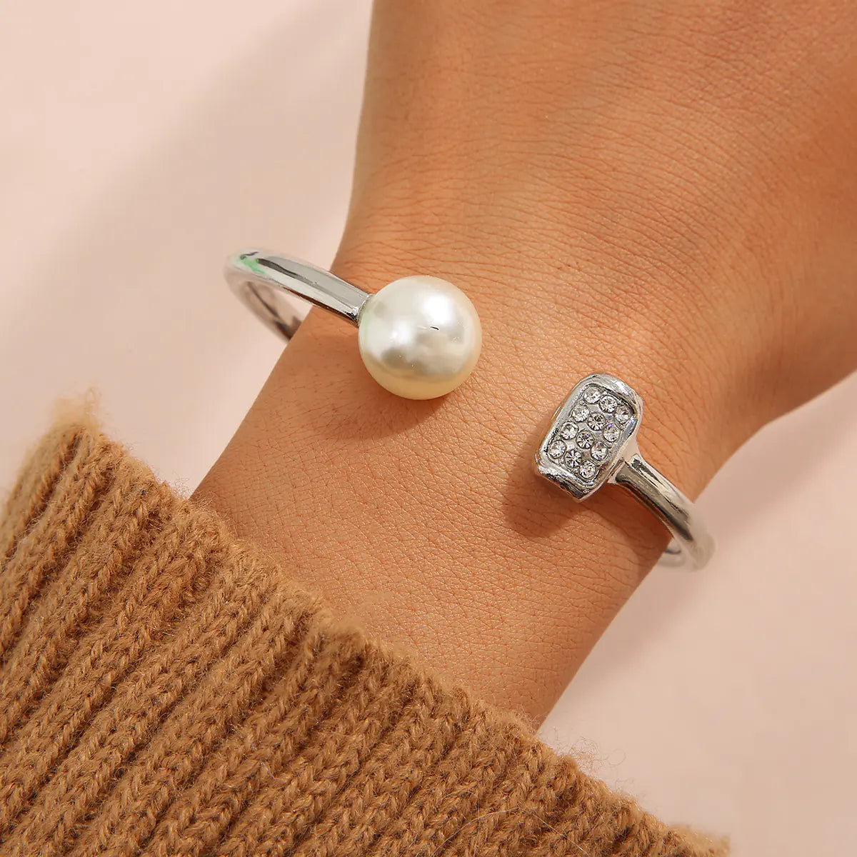 Stylish Retro Minimalist Pearl Alloy Bracelet for Women