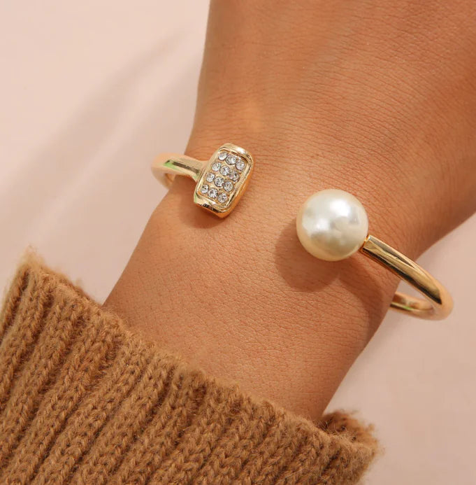 Stylish Retro Minimalist Pearl Alloy Bracelet for Women