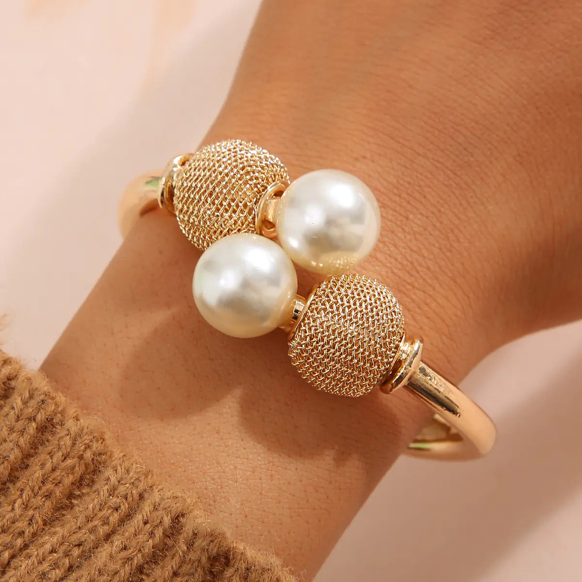 Stylish Retro Minimalist Pearl Alloy Bracelet for Women